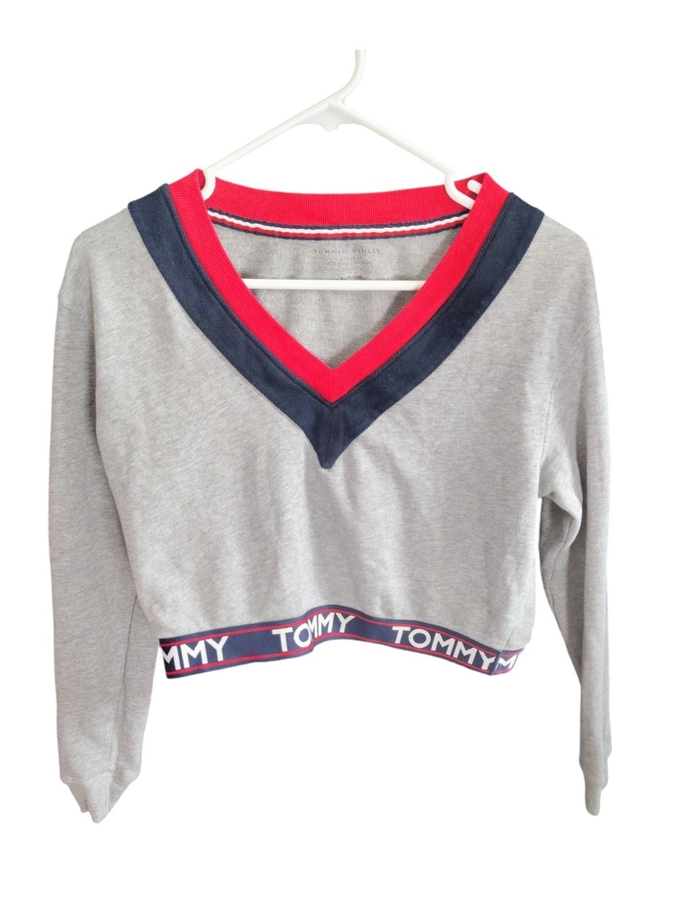 Tommy Hilfiger Light Gray Cropped V‑Neck Sweatshirt Y2K
